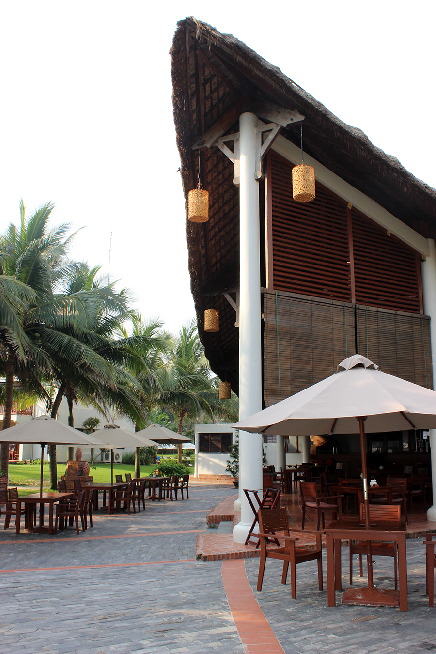Clutch and Carry on - travel blog vietnam -palm garden beach resort 1