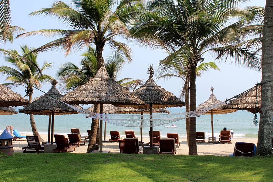 Clutch and Carry on - travel blog vietnam -palm garden beach resort 26