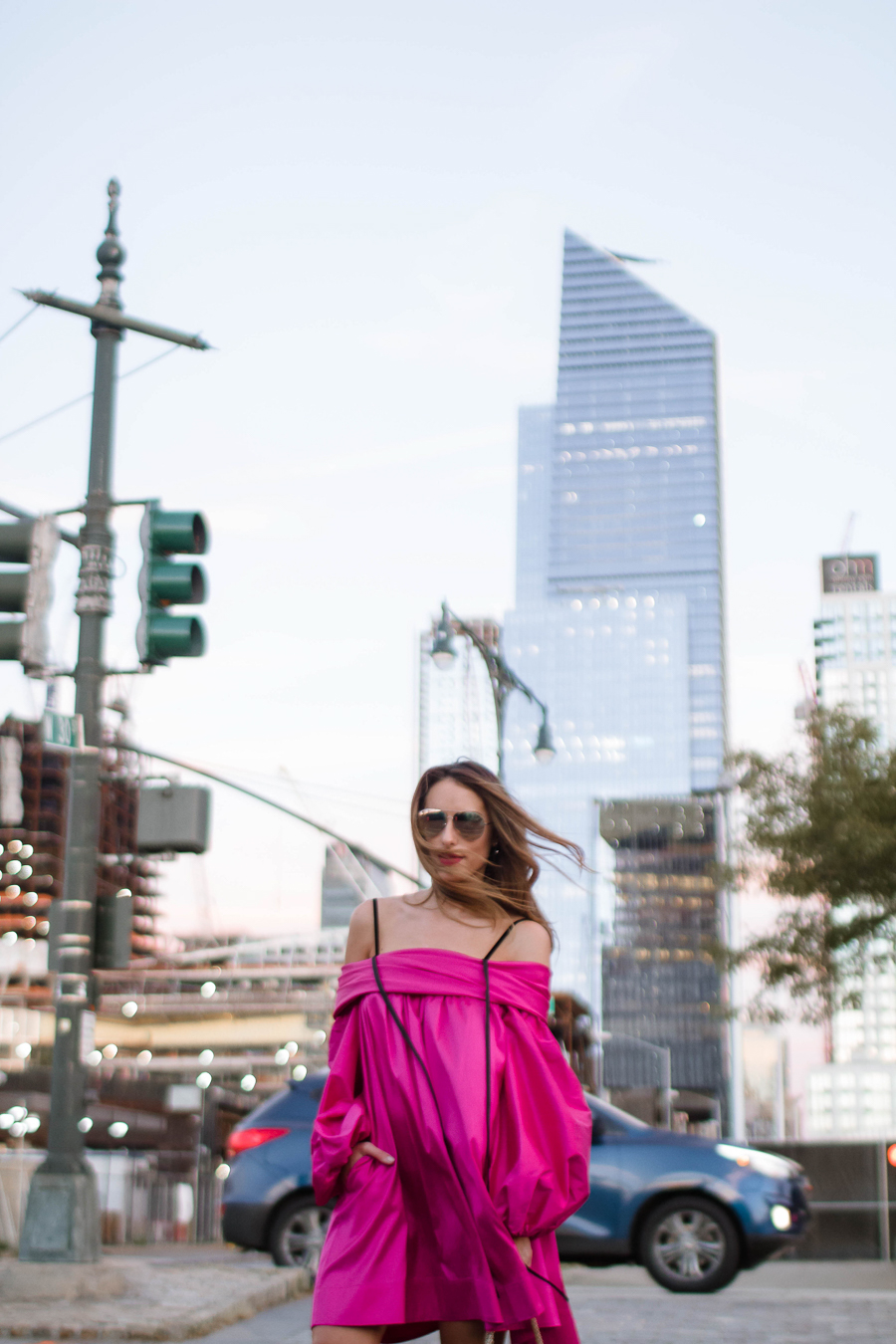 sabrina-chakici-clutch-and-carry-on-clutch-carry-on-uk-travel-blogger-nyfw-isa-arfen-pink-ress-gucci-silver-shoes-net-a-porter-helicopter-7
