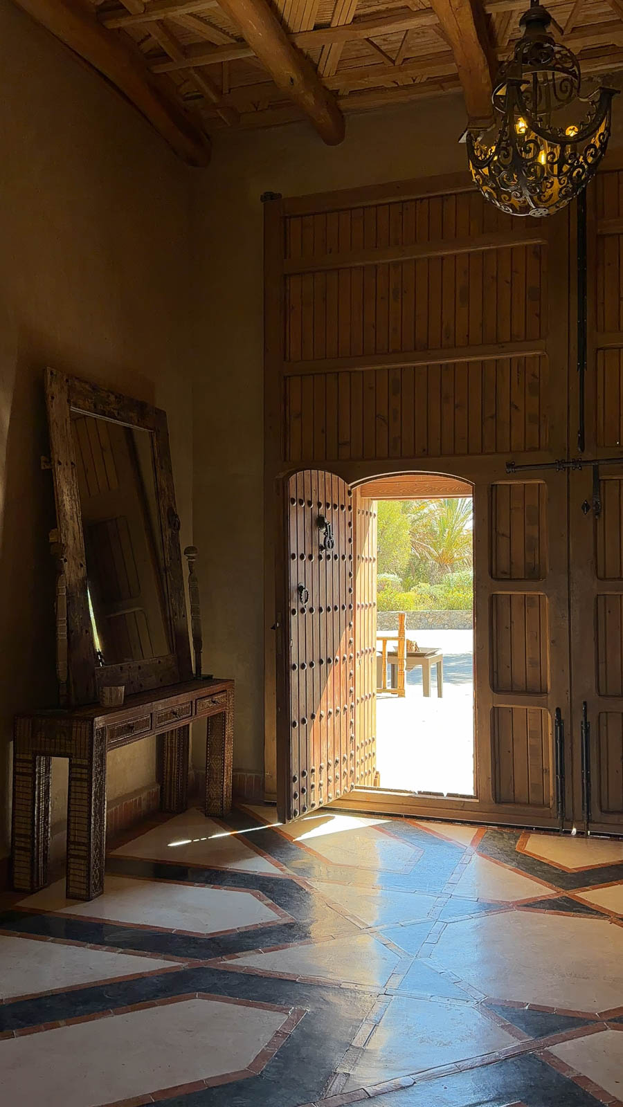 best luxury hotel agafay desert